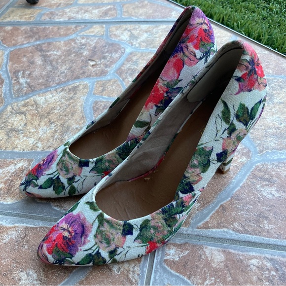 Seychelles Purple Floral Pointed Toe Heels - Picture 4 of 8